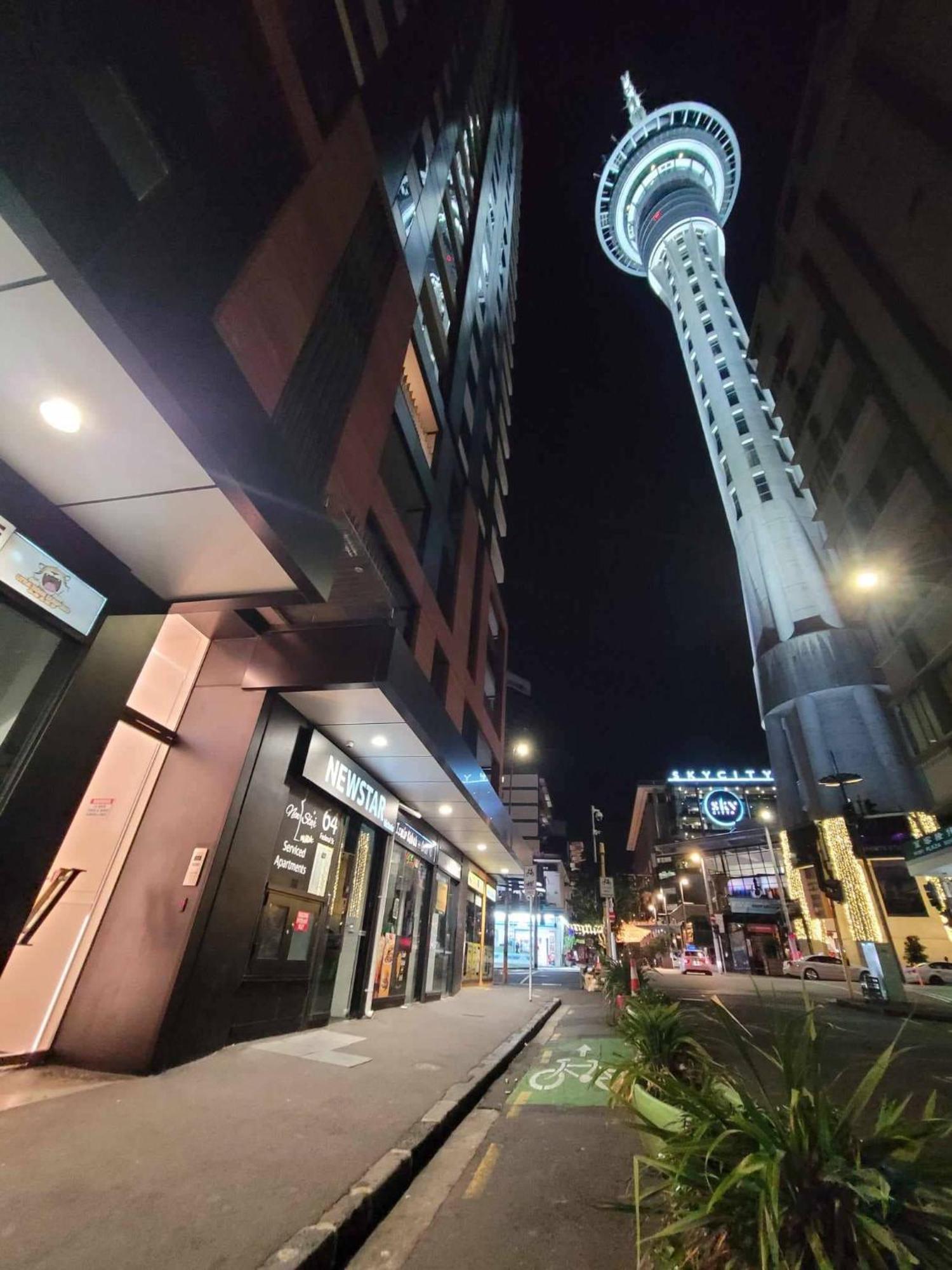Sky Tower Just Next Door Apartment Auckland Bagian luar foto